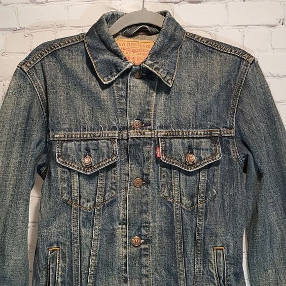 Women's Levi's denim button front trucker jacket - Picture 2 of 9
